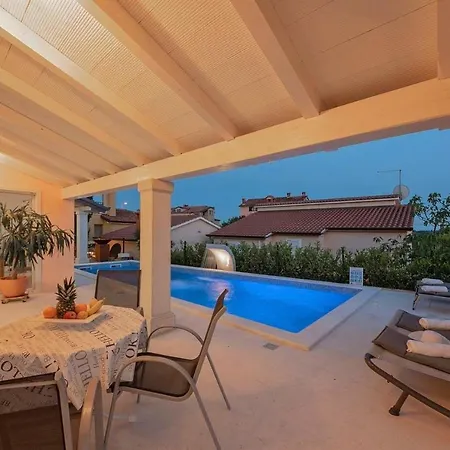 Villa J&M Nyaraló *