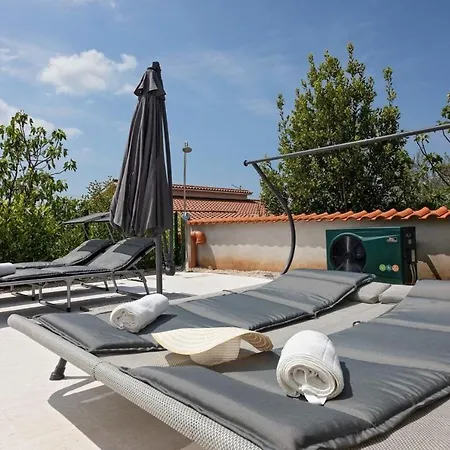 Dom wakacyjny Villa J&M Žbandaj